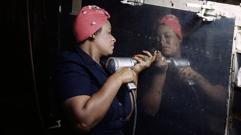 Illustration for article titled Stunning, Rare Photos of the Women Workers of WWII